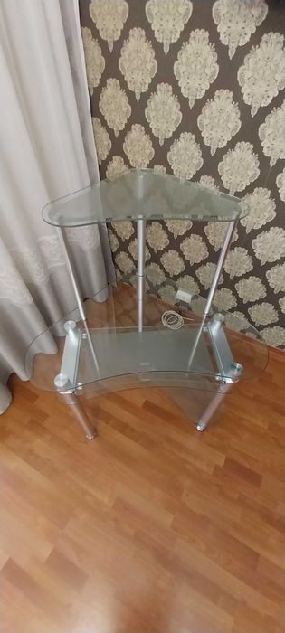 Скляний, журнальний, кутовий столик