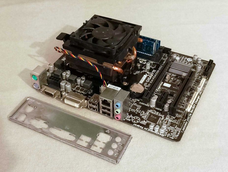 Płyta główna Gigabyte GA-F2A55M-DS2 + AMD A8-6600K 3.9 GHz + 8 GB RAM