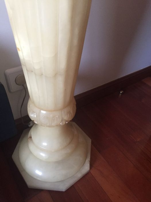 2 Colunas de pedra / alabastro com luz embutida