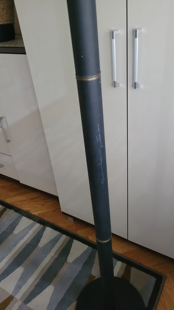 Lampa stojąca trzypunktowa