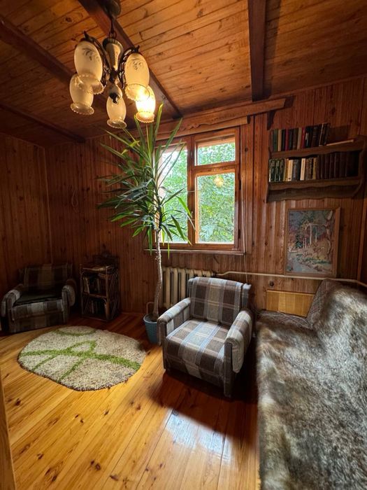 Затишний заміський будинок із каміном та атмосферою мисливського дому!