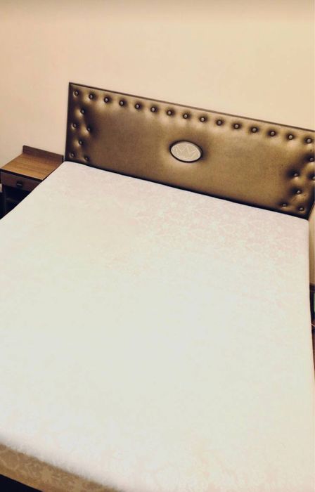 Меблі для спальні:  ліжко, комод, 2 тумби , дзеркало