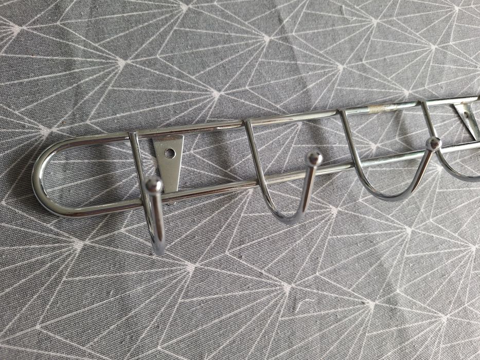 Wieszak ścienny na ścianę metalowy