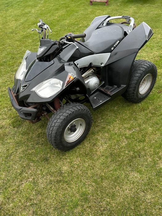 Quad E-ton 250 L7e z papierami
