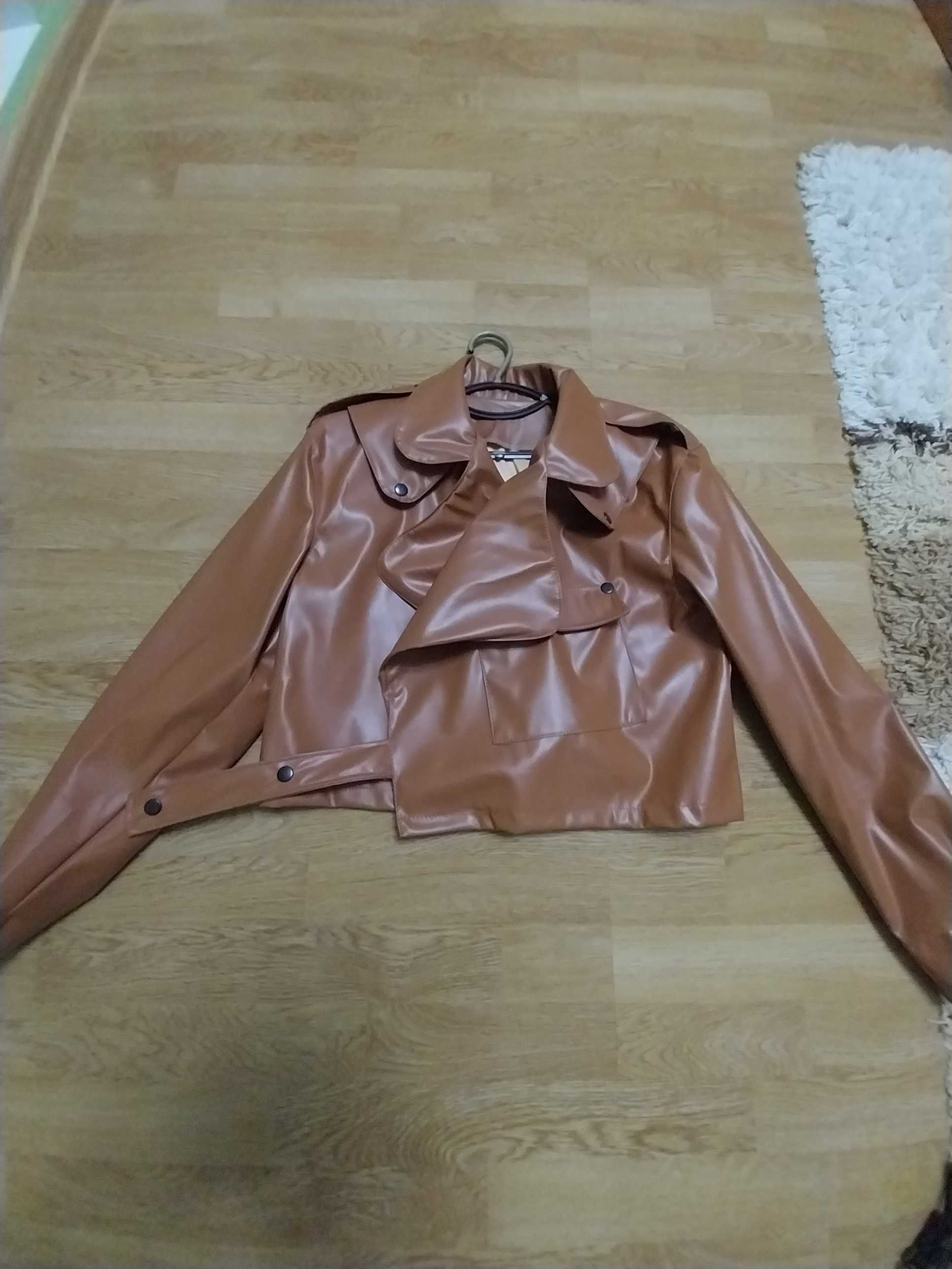 Продам жіночу курточку