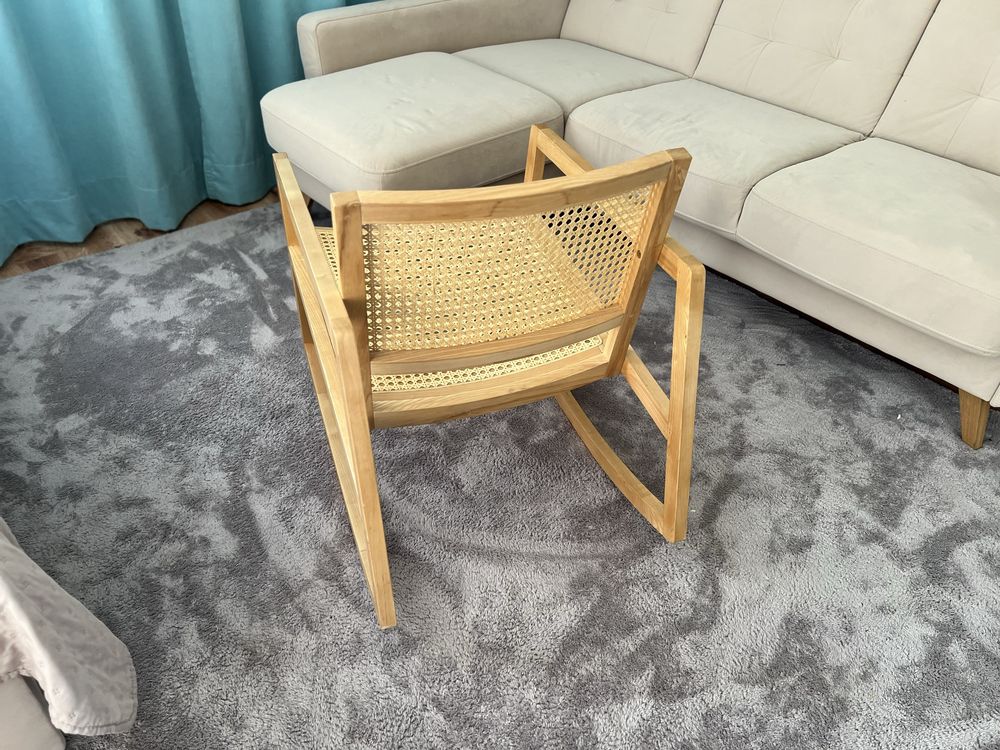 Fotel bujany z drewna jesionowego z rattanowym splotem