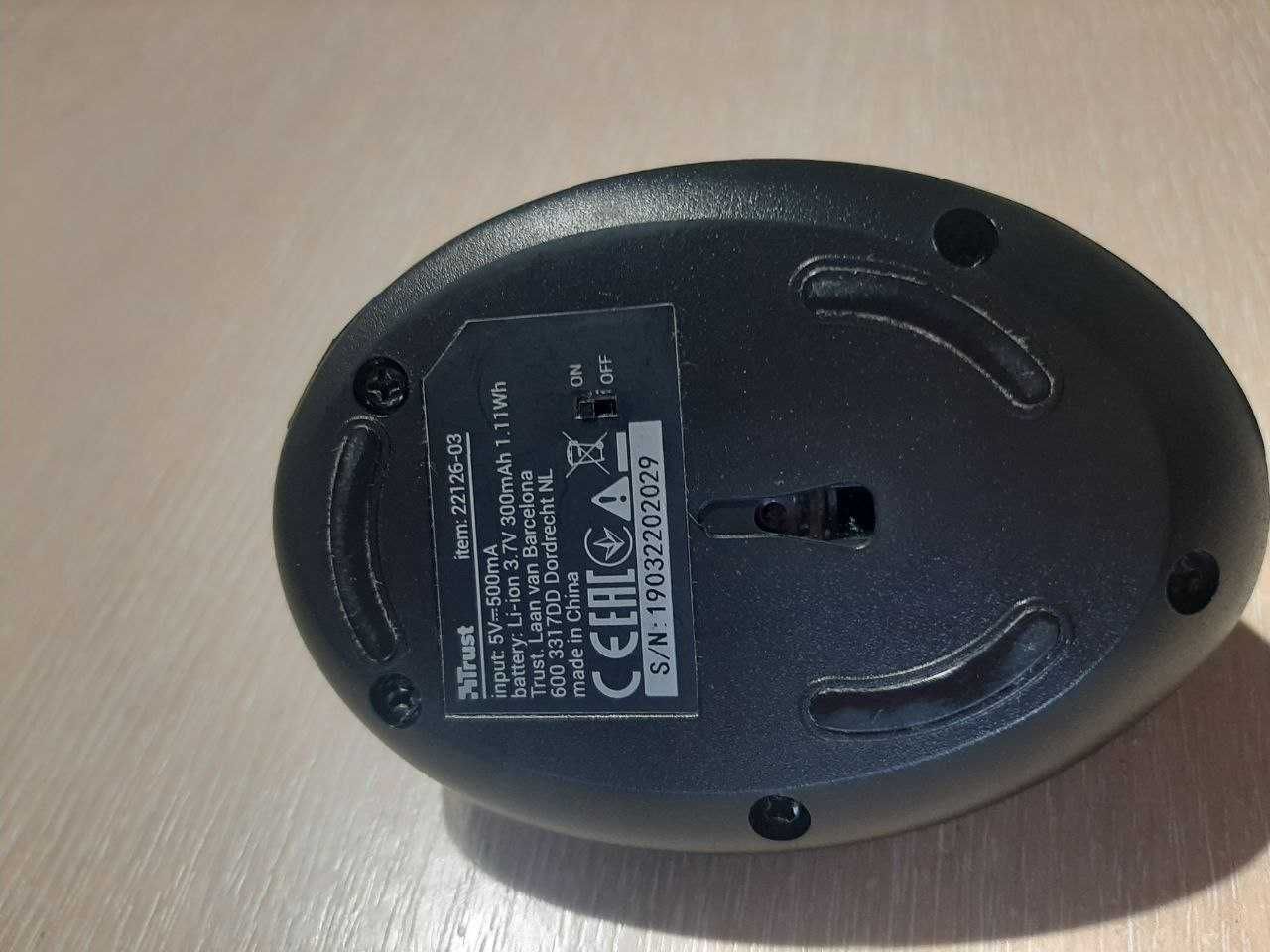 мишка Trust Ergonomic wireless mouse VARO