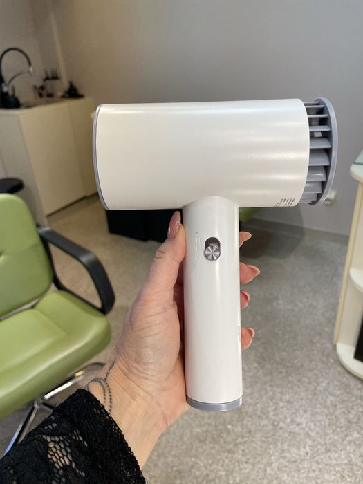 Фен бездротовий, сушить коли немає світла