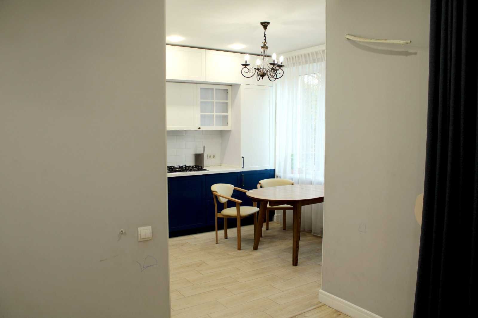 Продам  квартиру 83 м2 в центрі міста
