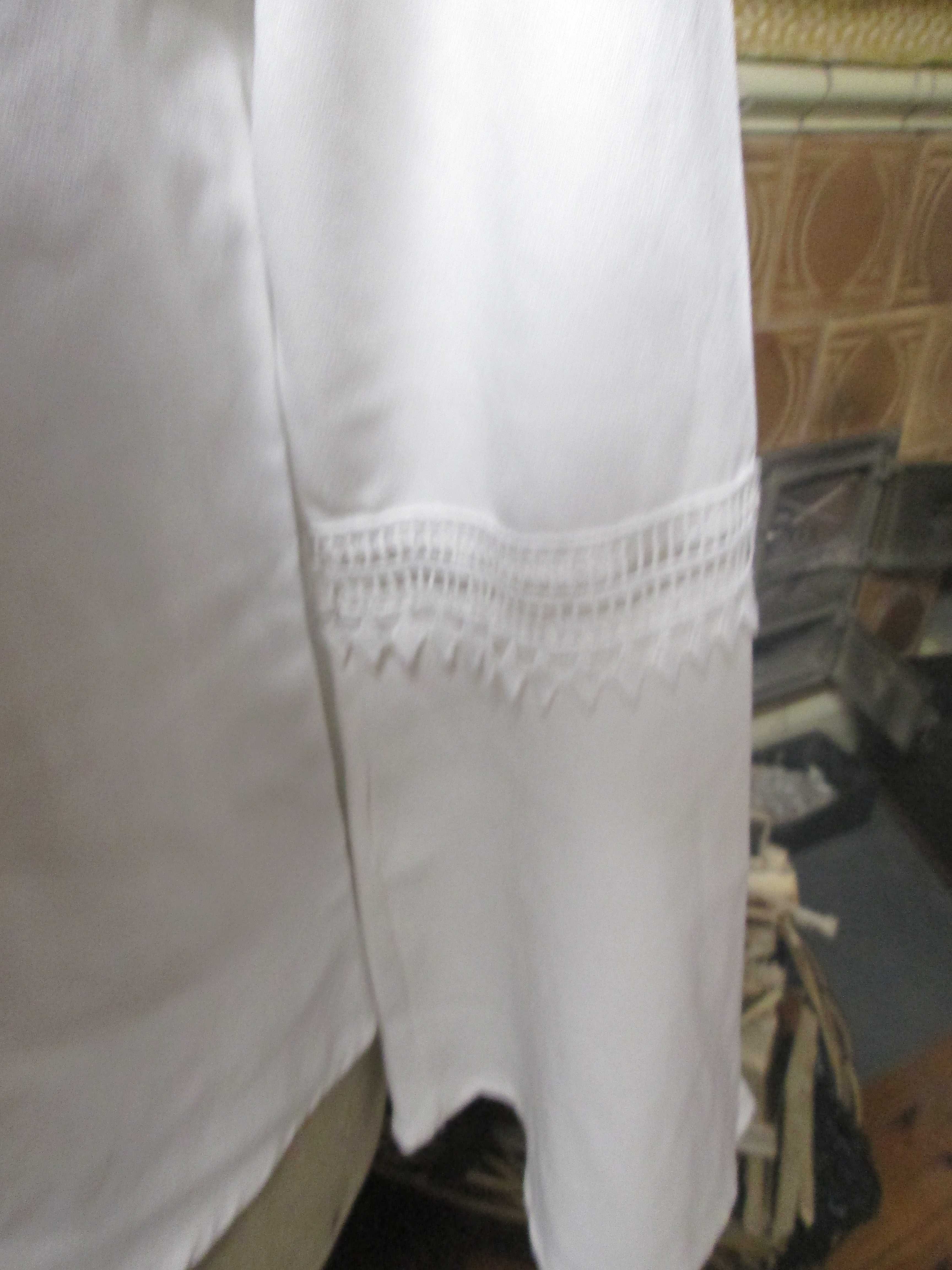 Biała bluzka z perełkami