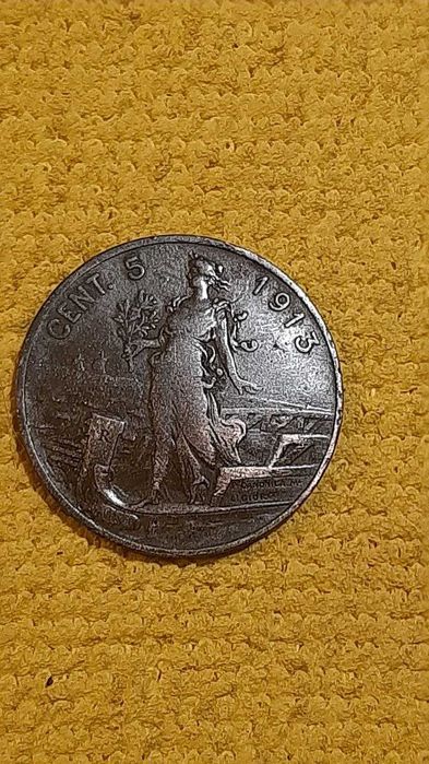 Монета Италия 5 чентезимо, 1913
Надпись: "RE D'•ITALIA"