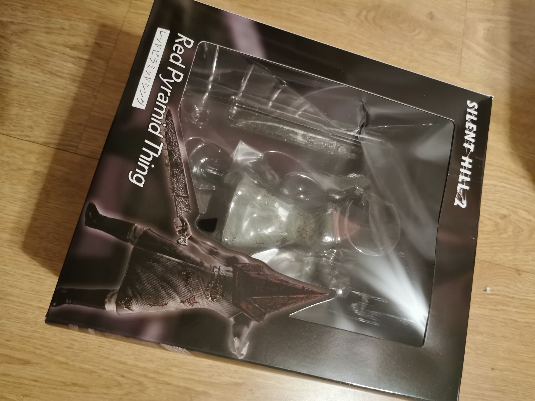 Figura red pyramid thing sillent hill