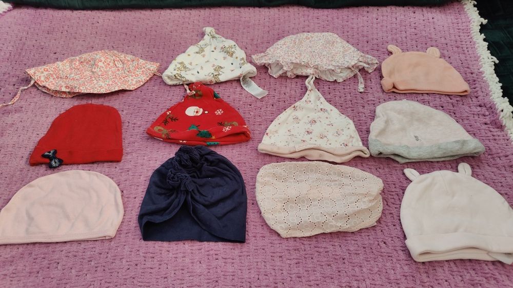 12 czapeczek rozmiar 62/68