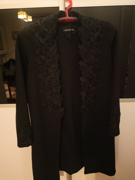 Płaszcz czarny z koronką Kors