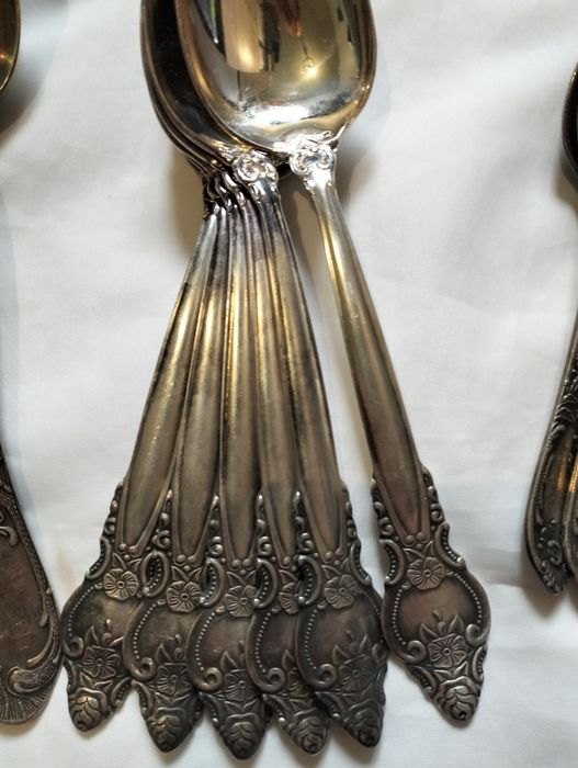 Столові прибори мельхіор.