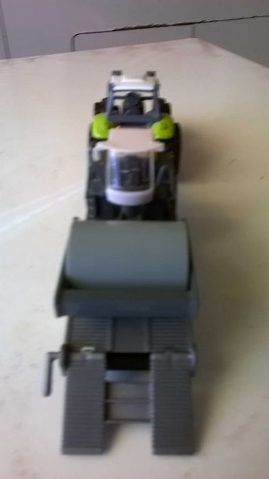 ciągnik, traktor rolniczy z przyczepą lawetą + walec drogowy