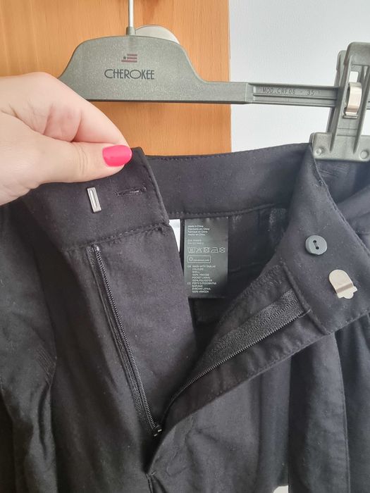 Calções pretos de cintura subida com laço para apertar H&M, tamanho 34