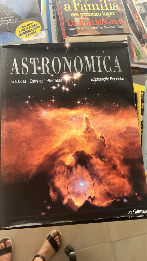 Livro Astronomica quase novo - galaxias estrelas planetas