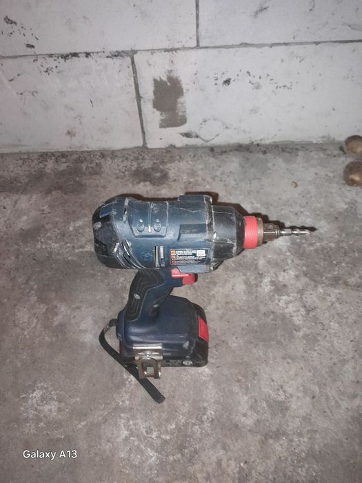 Продам імпульсний шорупуверт бош і три акамулятори