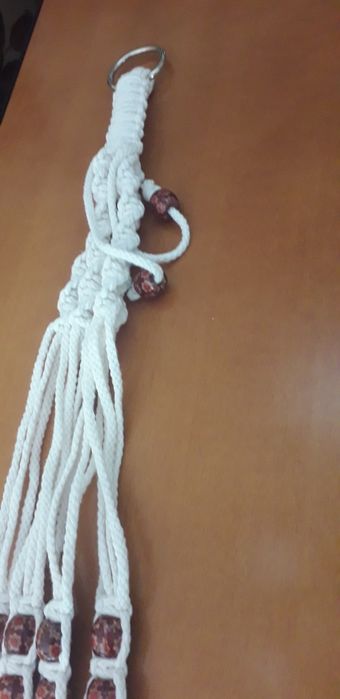 Suporte de vaso para pendurar em macramé