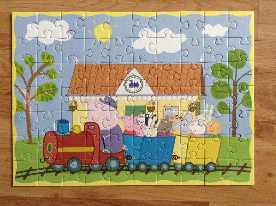 Puzzle 2 zestawy, w każdym 4 obrazki do ułożenia.