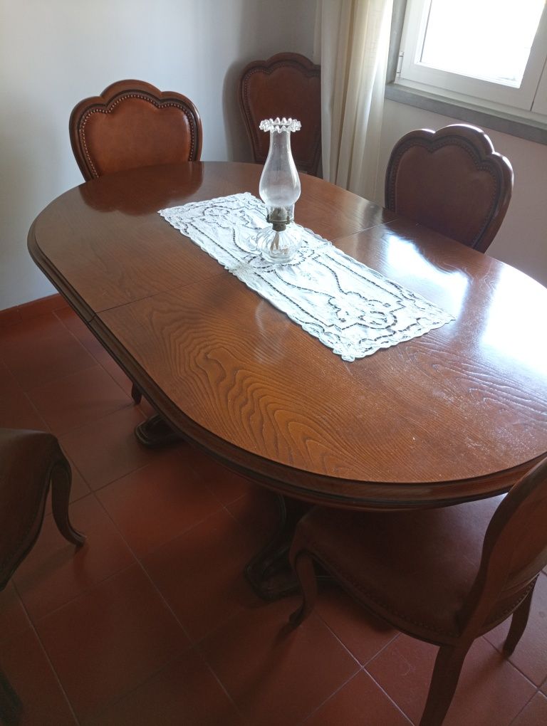 Mesa de jantar em pinho maciço