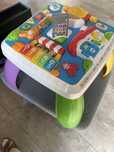 Stolik edukacyjny fisher price