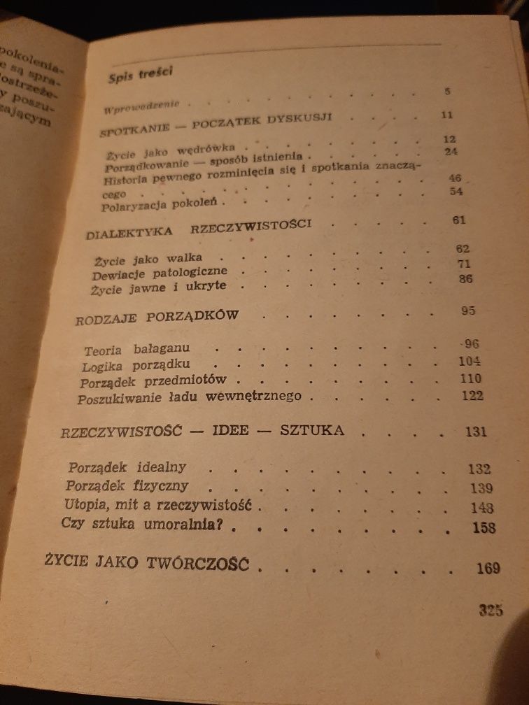 W poszukiwaniu porzadku świata. Gołaszewska