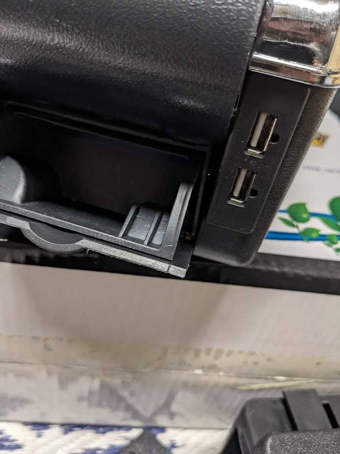 Uniwersalny podłokietnik samochodowy z USB, podświetlenie, nieużywany