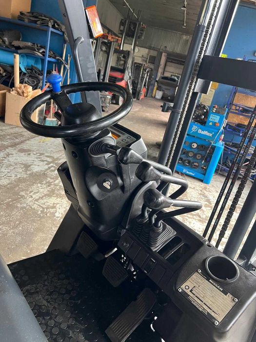 Wózek widłowy Nissan sztaplarka 1,5 tony maszt 3m