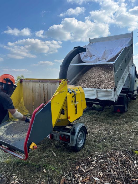 USŁUGI RĘBAKIEM mielenie gałęzi zrębkowanie WYCINKA drzew frezowanie
