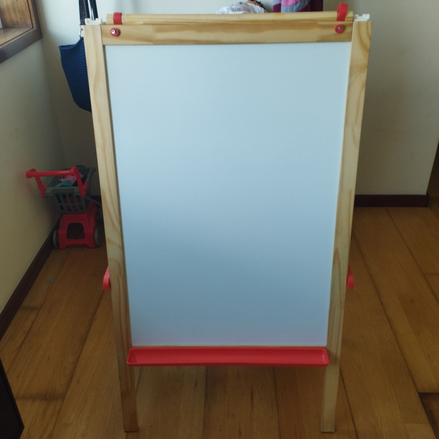 Quadro branco e quadro negro de criança