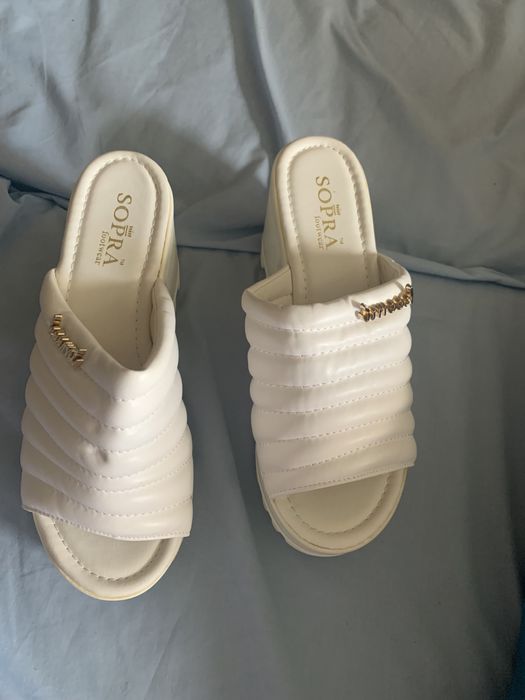 Шлепанцы на каблуке и подошве