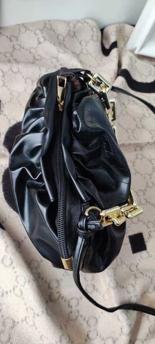 Czarna torebka damska marszczona bagietka - sezon wiosna lato 2025