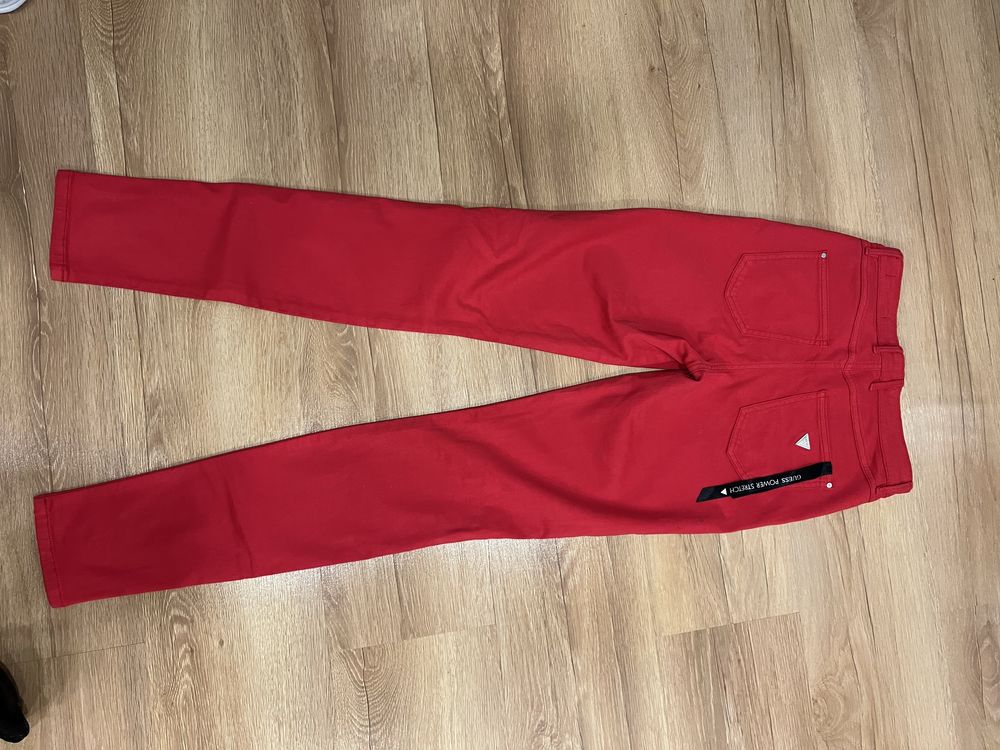 Jeansy czerwone Guess nowe