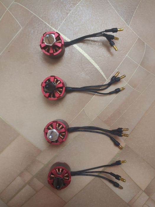 Продам 4 шт.бесколлекторных двигателя BLDC 2212 920KV