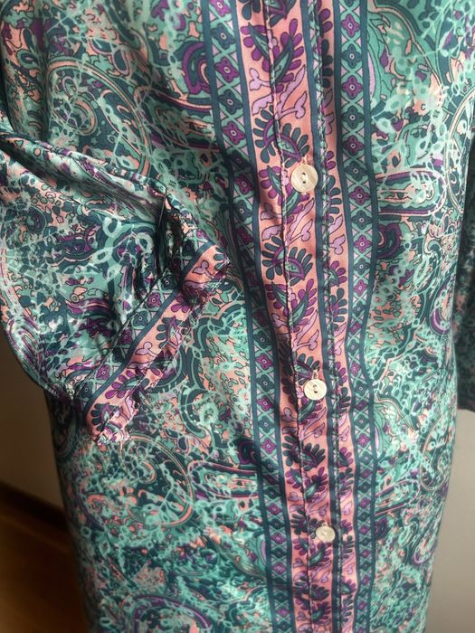 Vendo os 4 vestidoVestem varios tamanhos e sao vestidos tipo indianos.