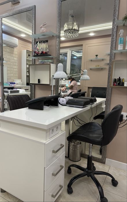 Оренда робочого місця майстру маникюру/педикюру