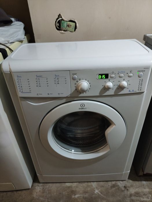 Стиральная машина ,Indesit 4кг, 33см