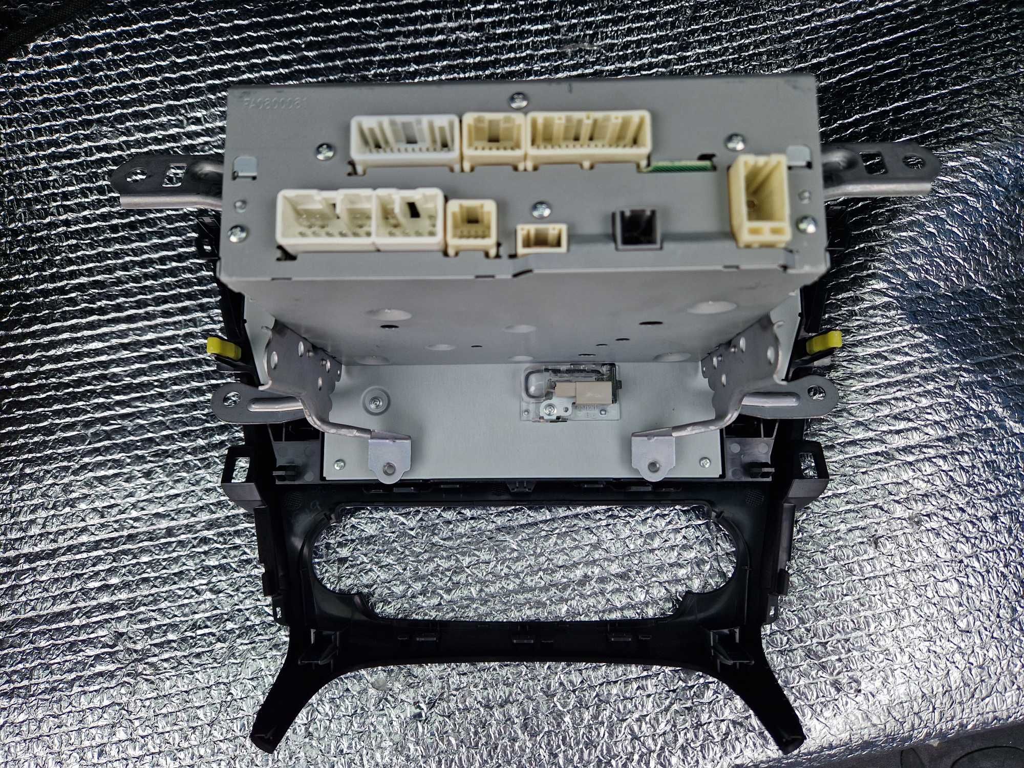 Toyota Avensis T29 15-18 radio nawigacja OEM