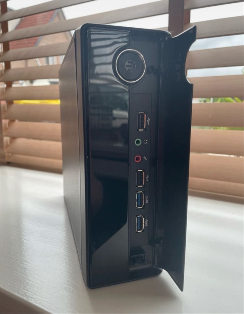 Mini PC Shuttle i5 7400 - 8GB RAM - 120GB SSD - Windows 11 Pro