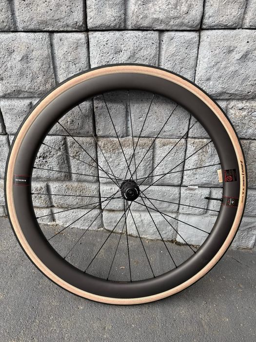 Koła karbonowe Reserve 42 49, DT Swiss 370, Opony Vittoria Rubino 32mm