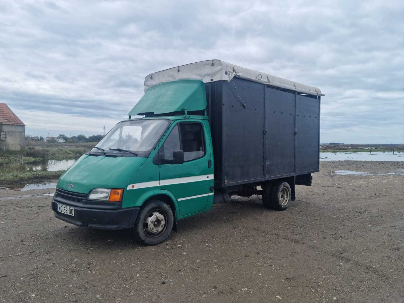 Carrinha transporte de cavalos