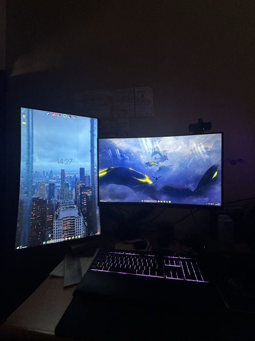 Monitores AOC 24G1WG4 144 Hz e AOC 32G2WG8 240 Hz à venda