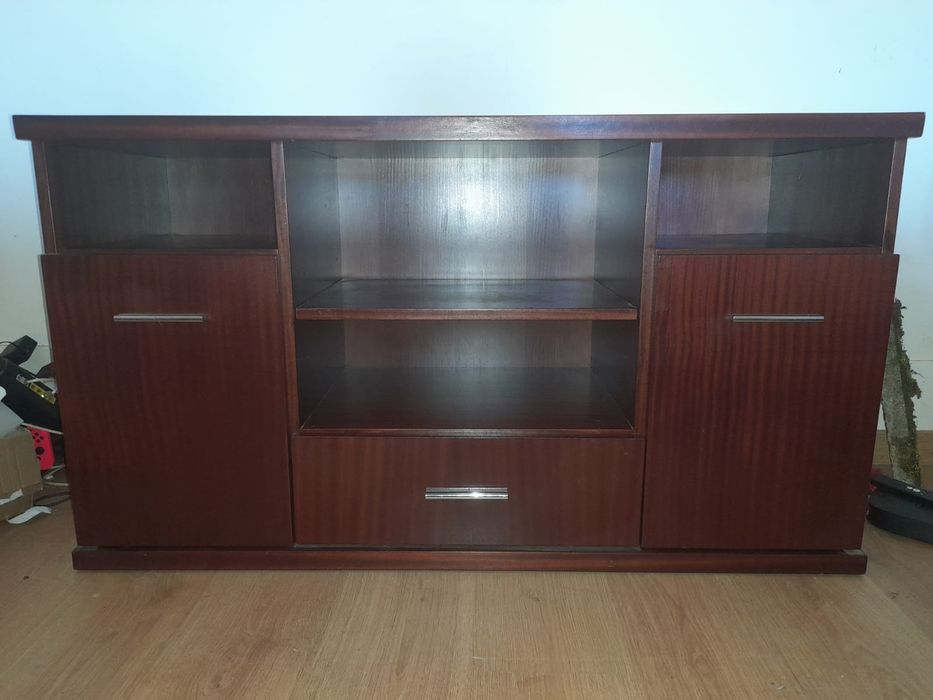 Móvel de sala em cerejeira