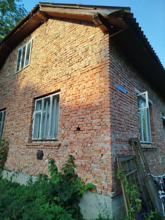 Продаж  будинку  6/8 м , з земельною ділянкою 18 сотих