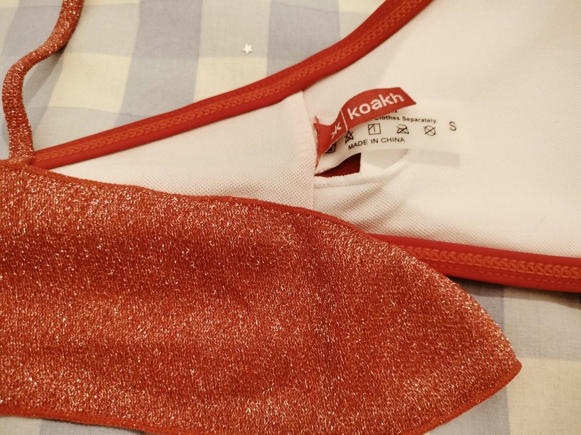 Biquíni vermelho brilhante novo
