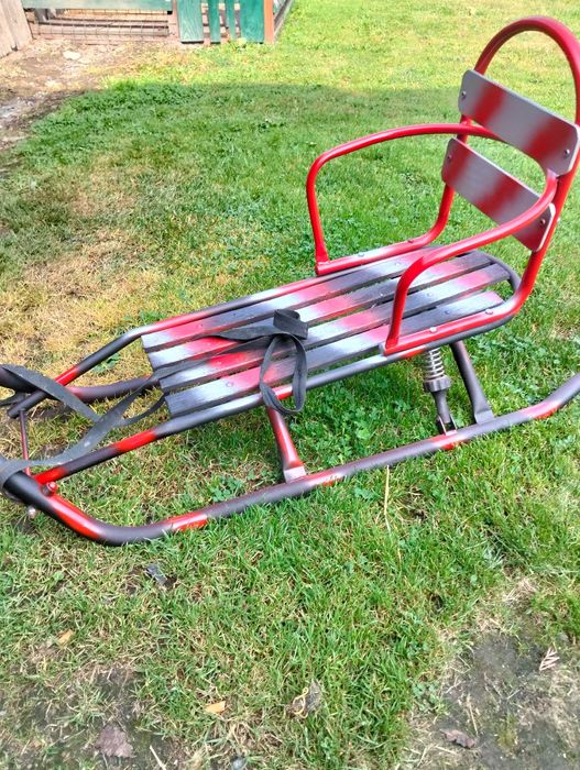 Sanki śniegowe na amortyzatorach