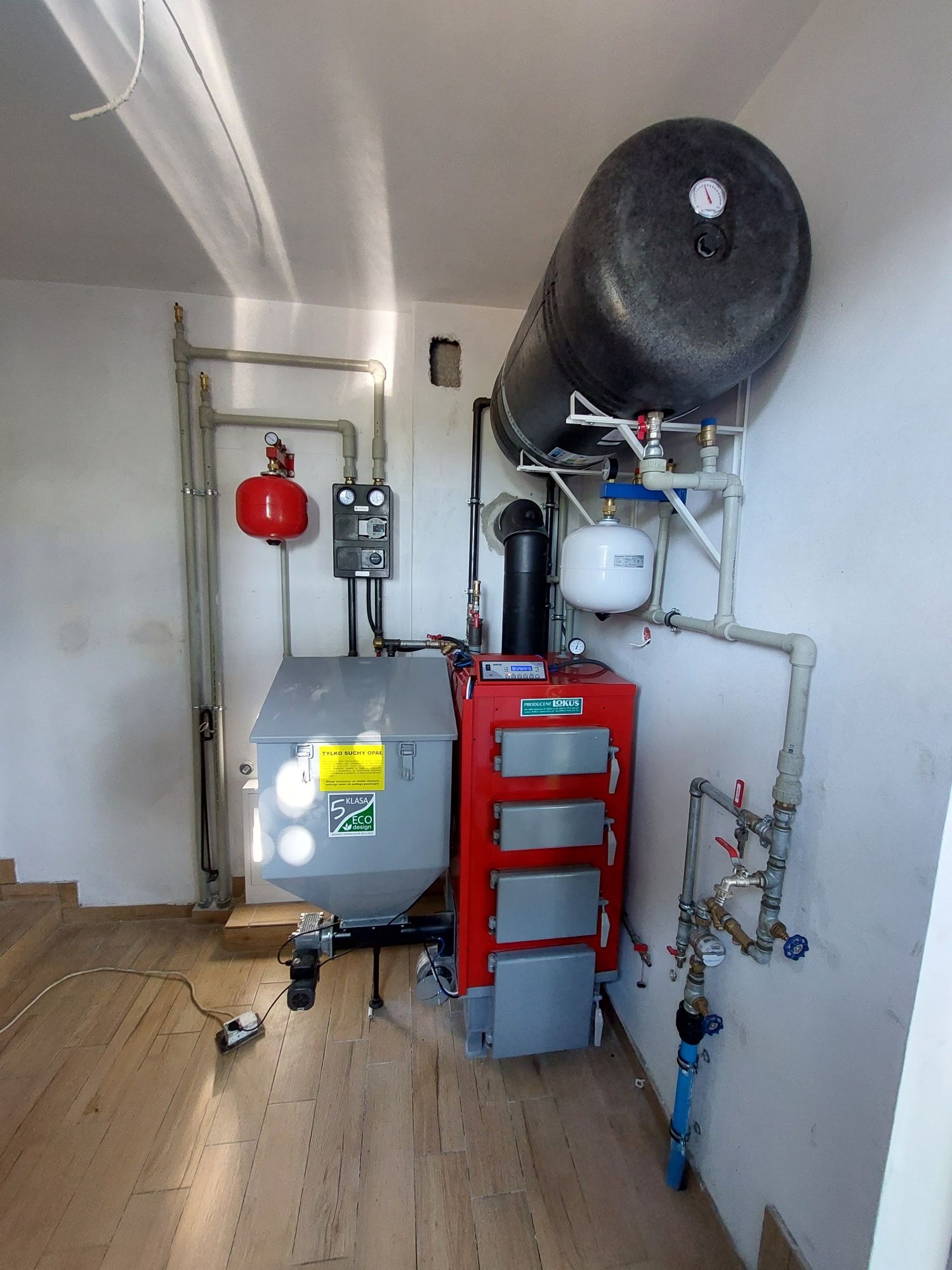 Usługi sanitarne elektryczne hydraulik elektryk przyłącza gaz woda