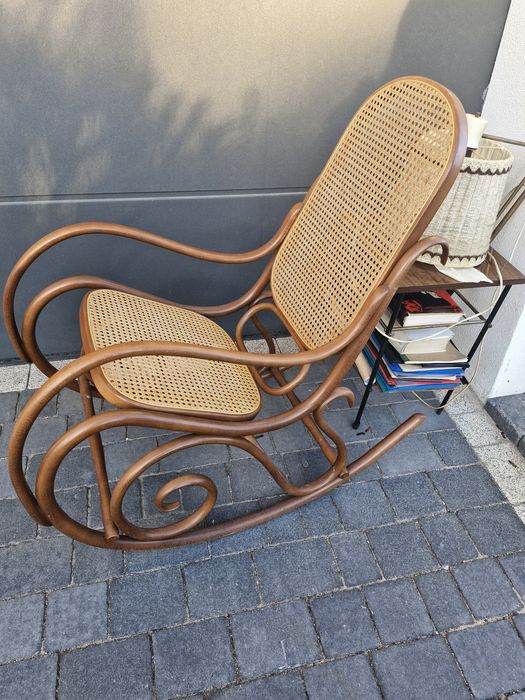 klasyczny fotel bujany